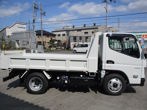 登録済み未使用車　三菱キャンター　3ｔ全低床強化ダンプ