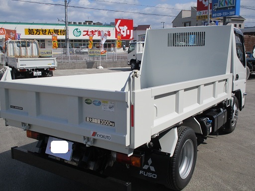 登録済み未使用車　三菱キャンター　3ｔ全低床強化ダンプ
