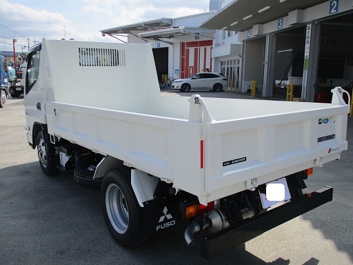 登録済み未使用車　三菱キャンター　3ｔ全低床強化ダンプ