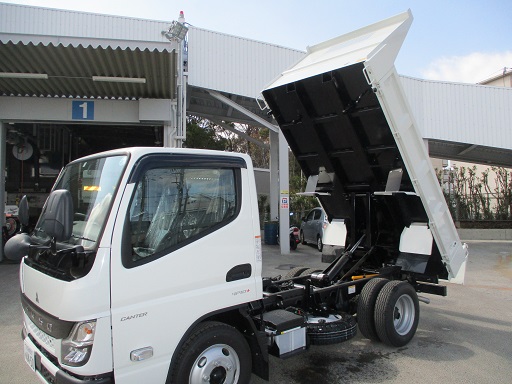 登録済み未使用車　三菱キャンター　3ｔ全低床強化ダンプ
