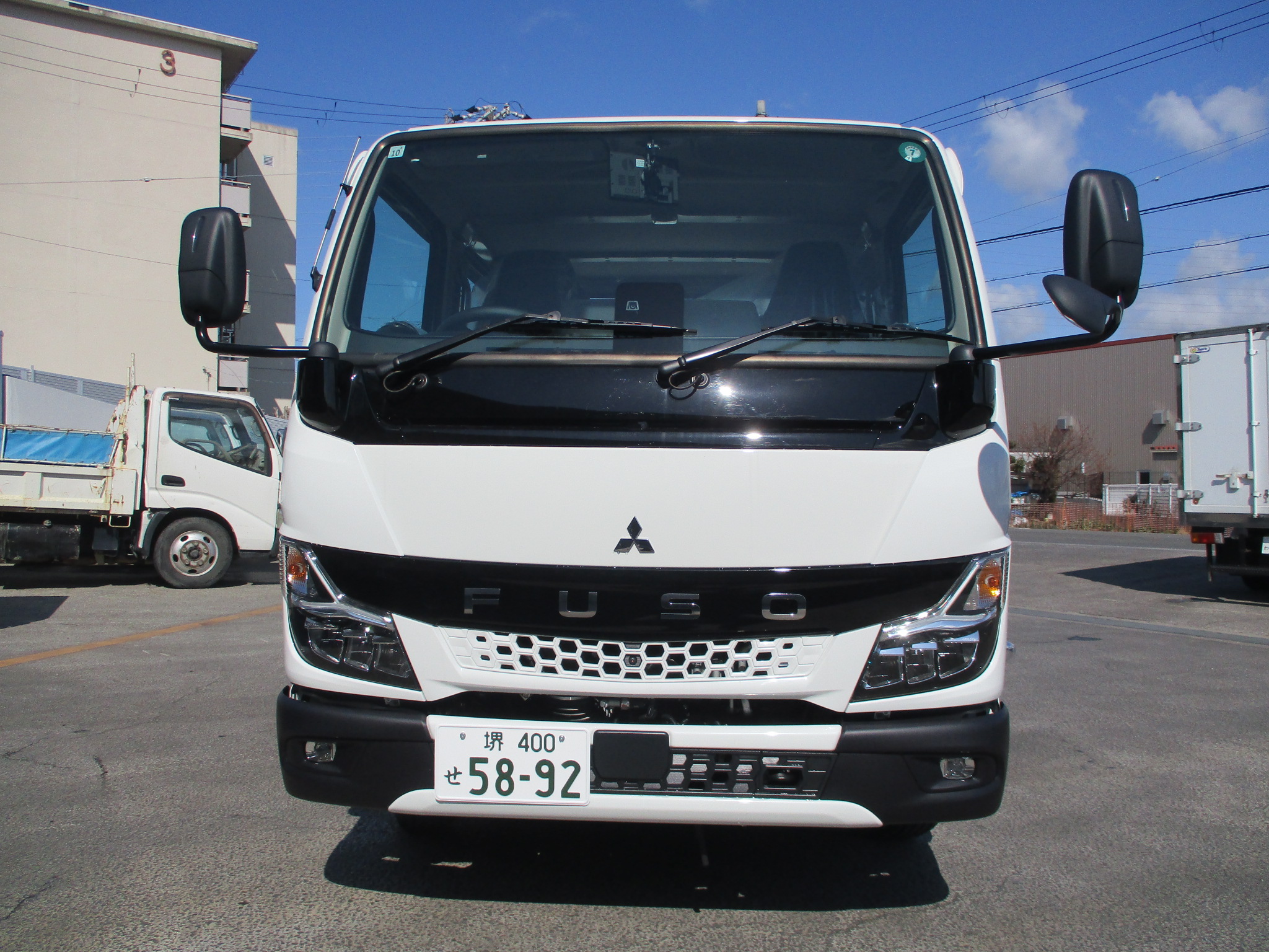 NEWモデルキャンター　2トンダブルキャブ