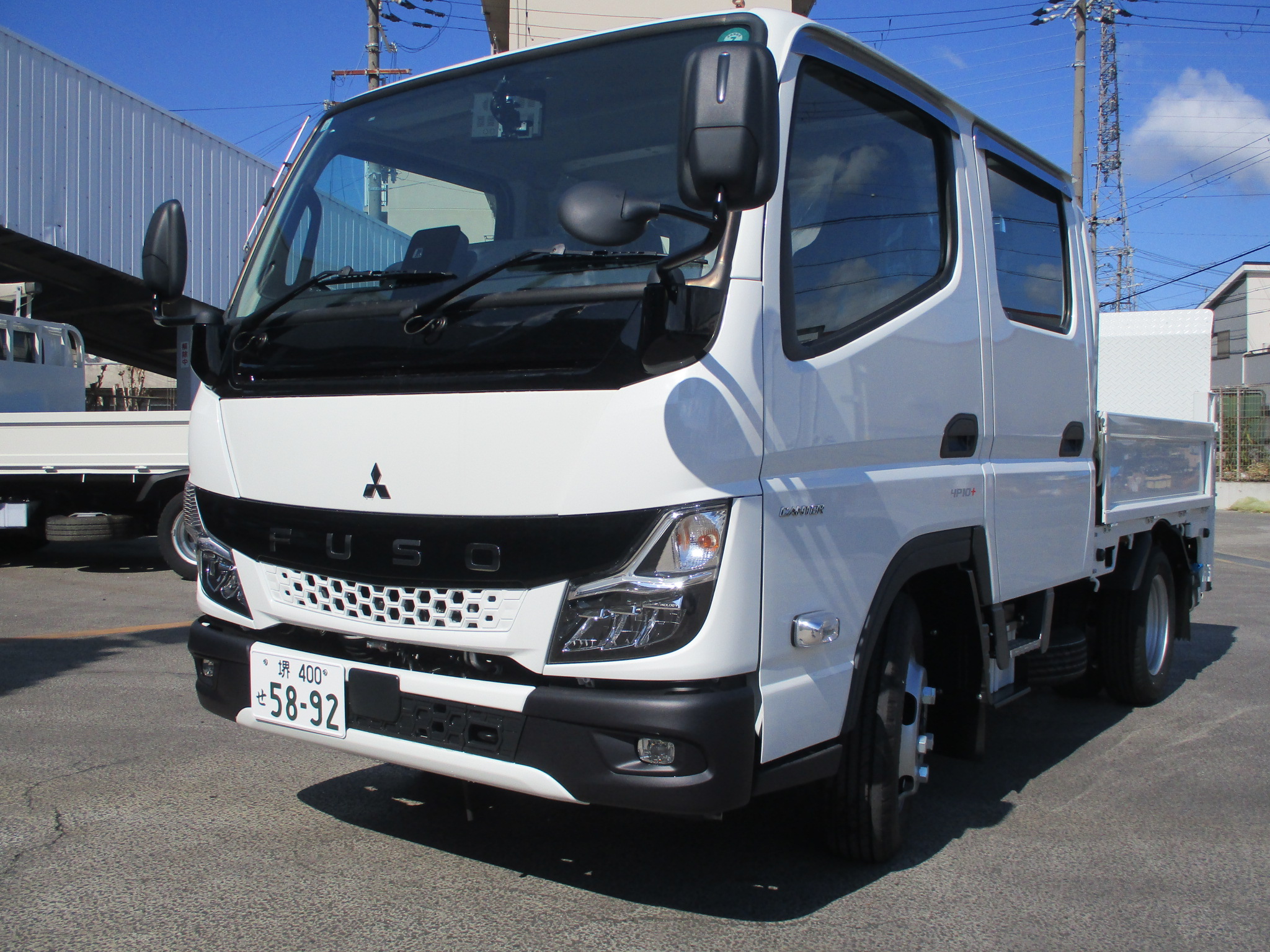 NEWモデルキャンター　2トンダブルキャブ
