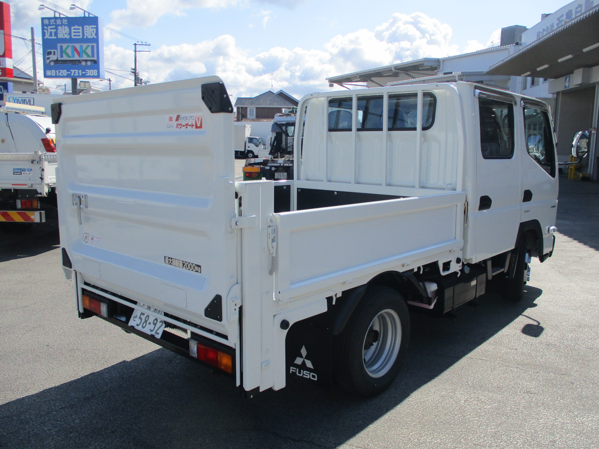 NEWモデルキャンター　2トンダブルキャブ