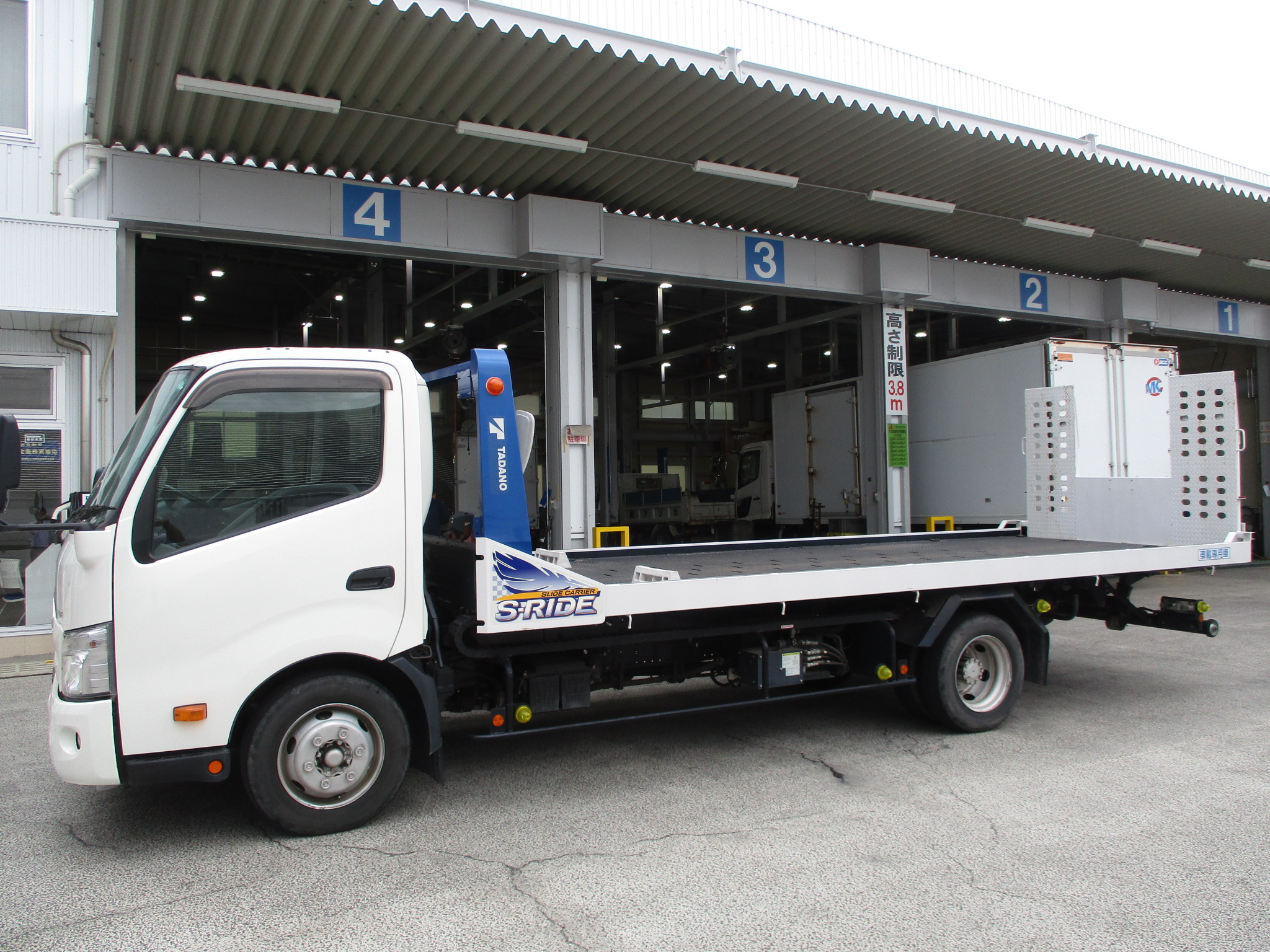 令和2年式　トヨタダイナ　2.9ｔ積載車