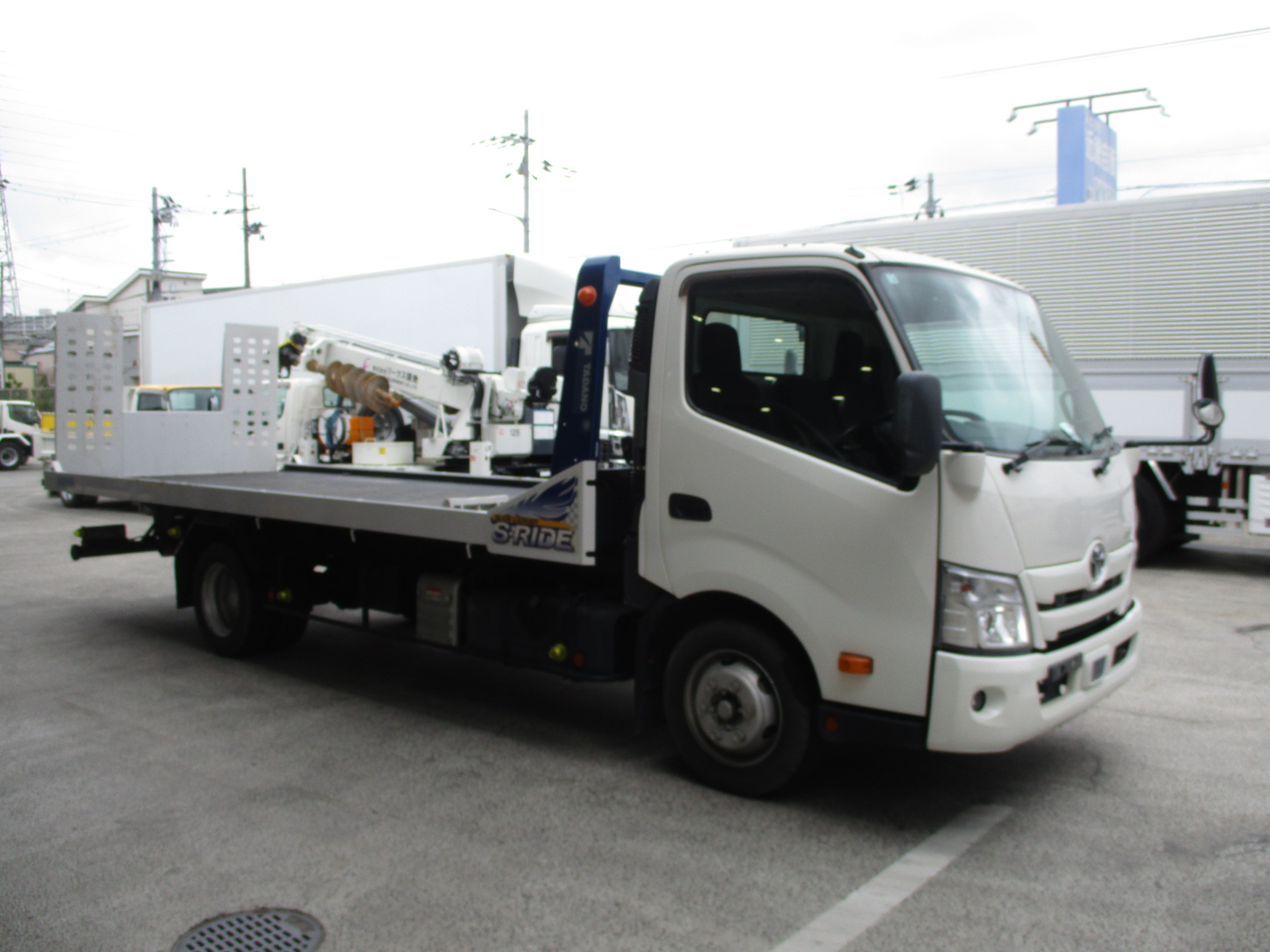 令和2年式　トヨタダイナ　2.9ｔ積載車
