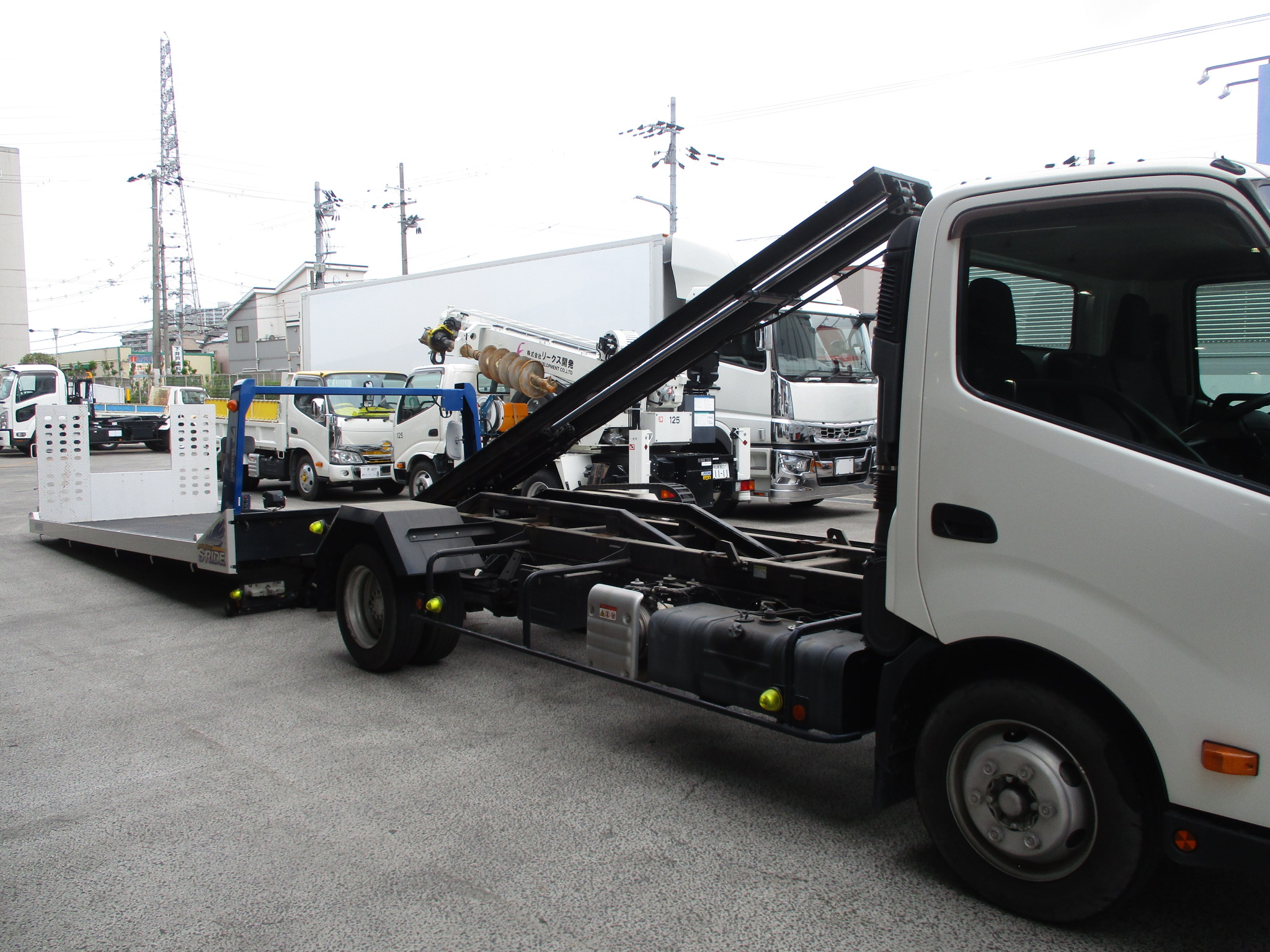 令和2年式　トヨタダイナ　2.9ｔ積載車