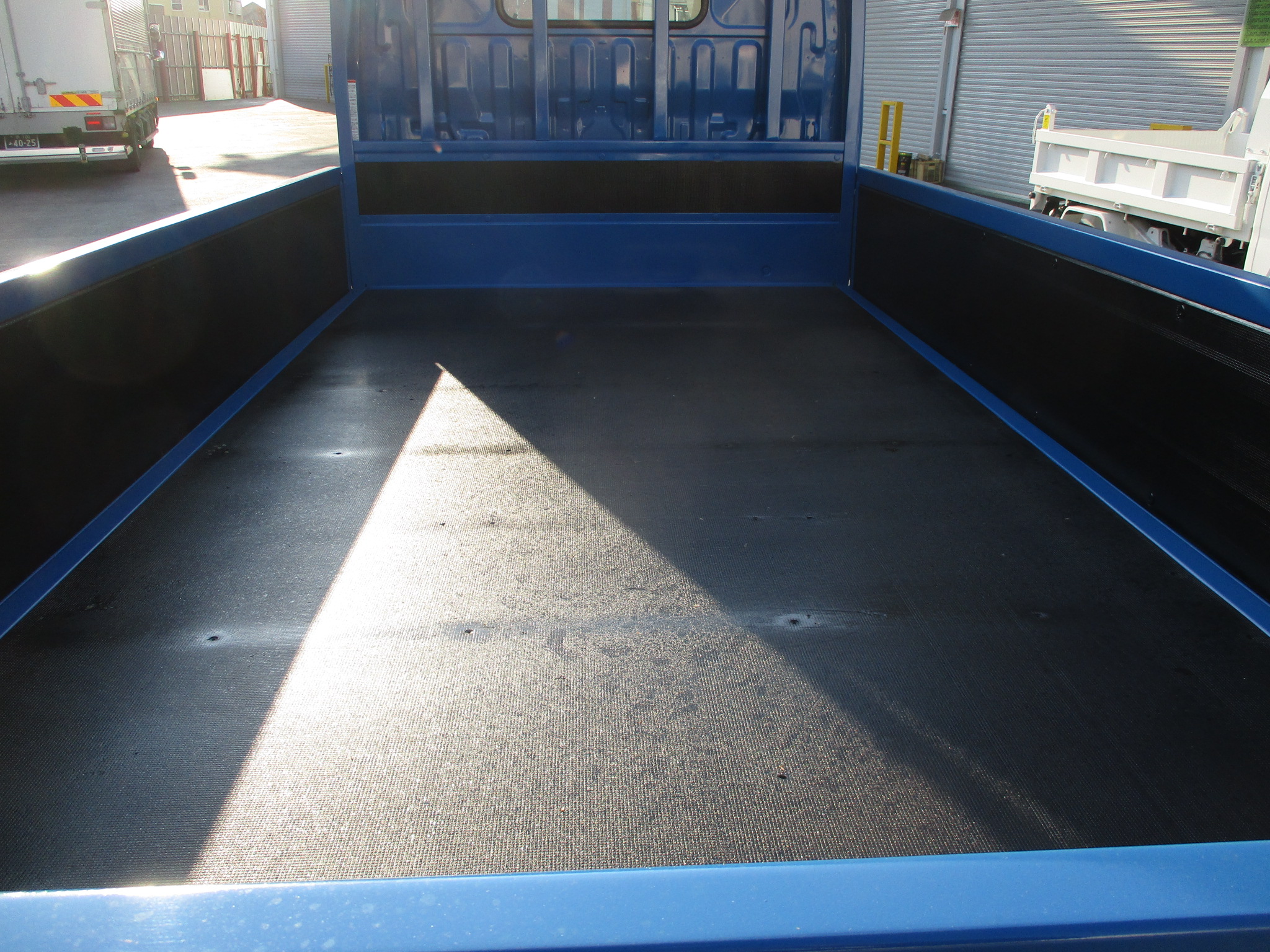 平成27年式　日野デュトロ　3ｔ積載10尺平