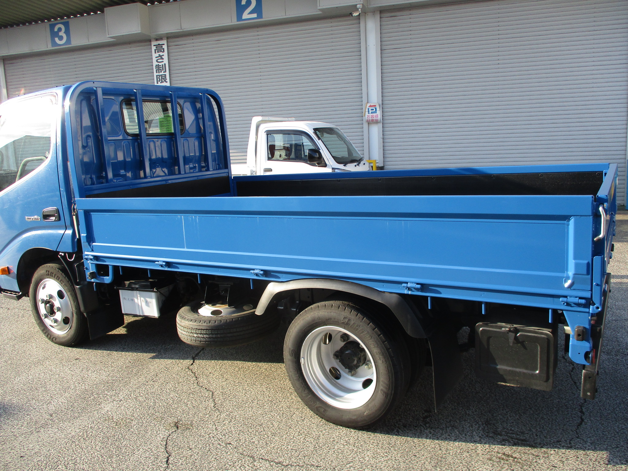 平成27年式　日野デュトロ　3ｔ積載10尺平