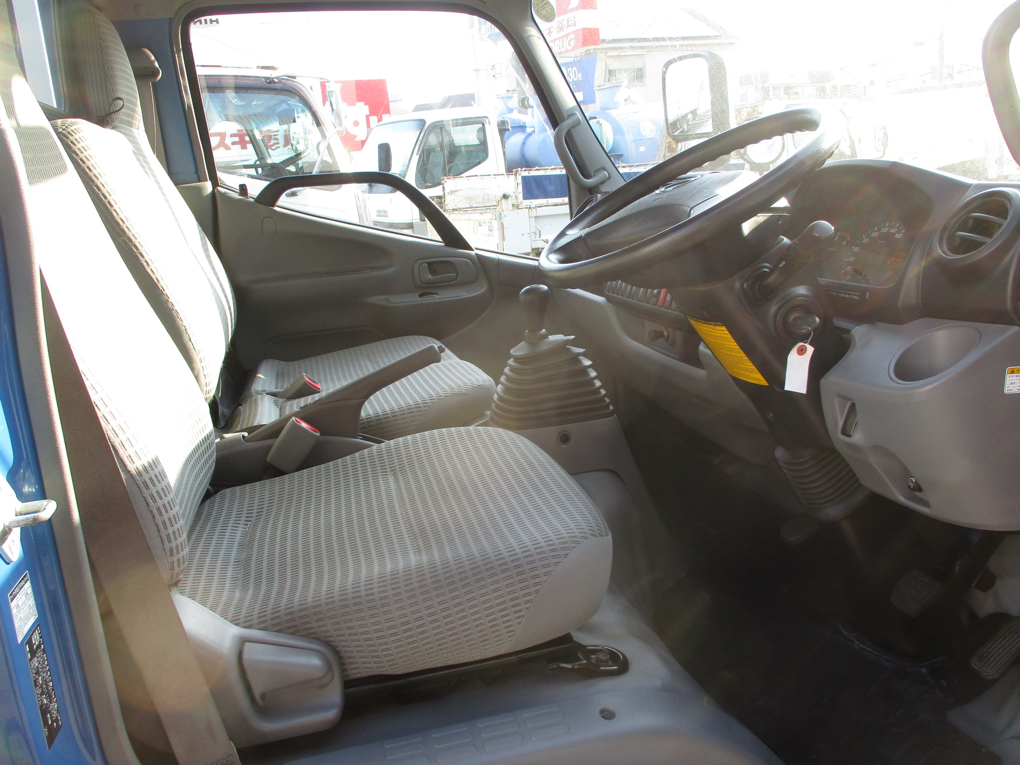 平成27年式　日野デュトロ　3ｔ積載10尺平