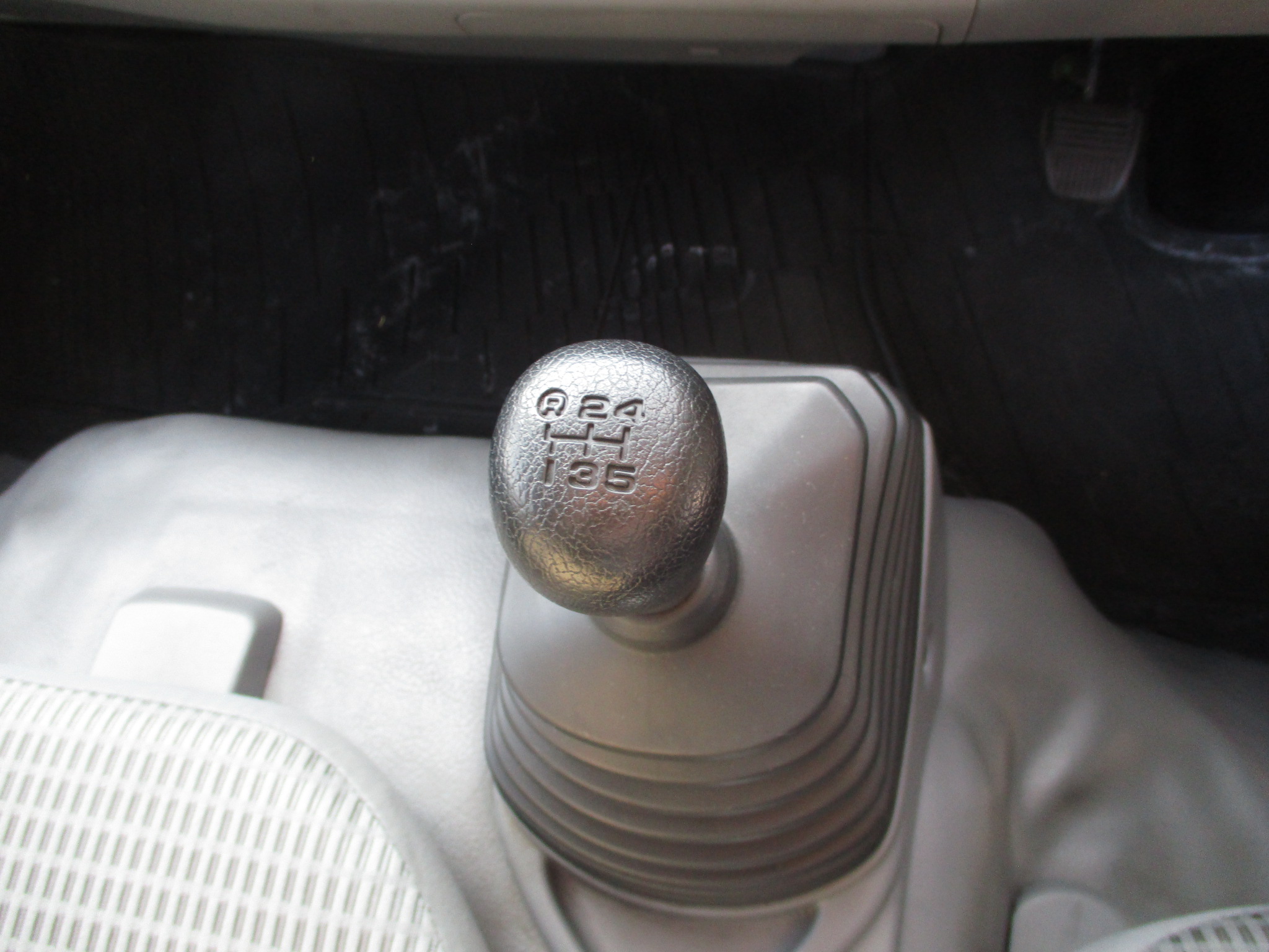 平成27年式　日野デュトロ　3ｔ積載10尺平