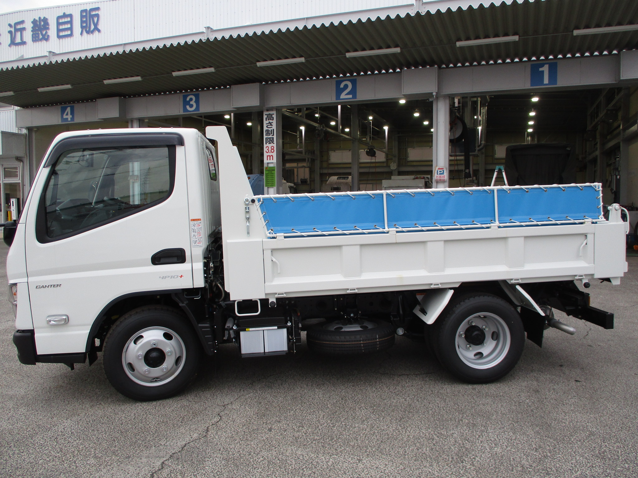 登録済み未使用車 NEWモデルキャンター 3トンダンプ