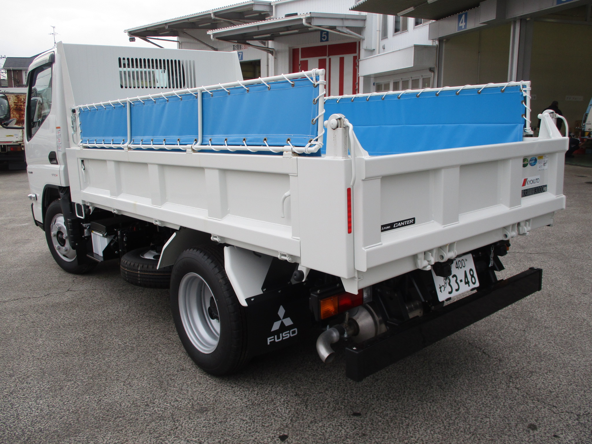 登録済み未使用車 NEWモデルキャンター 3トンダンプ