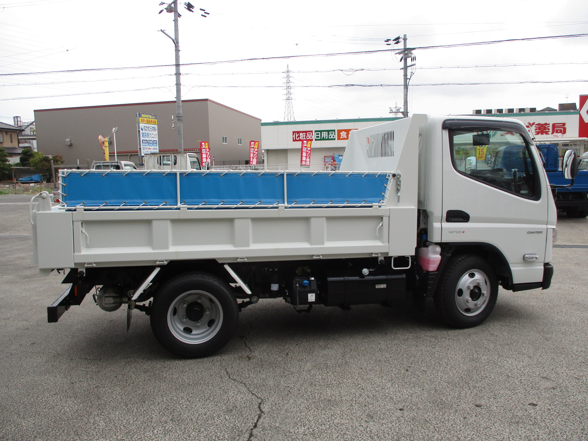 登録済み未使用車 NEWモデルキャンター 3トンダンプ