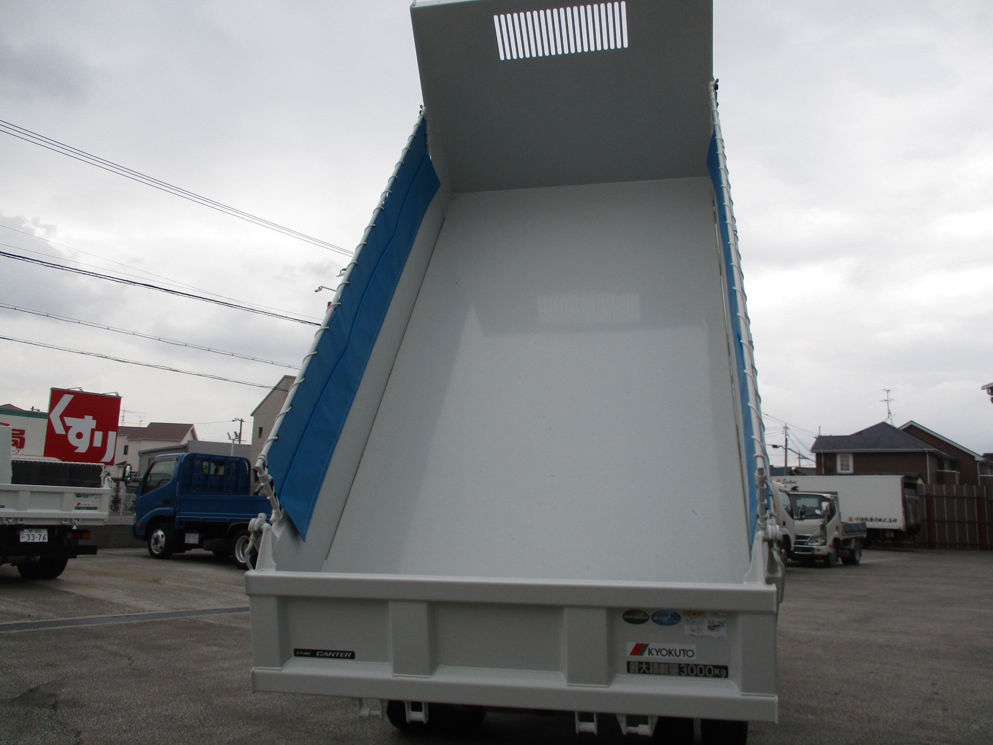 登録済み未使用車 NEWモデルキャンター 3トンダンプ