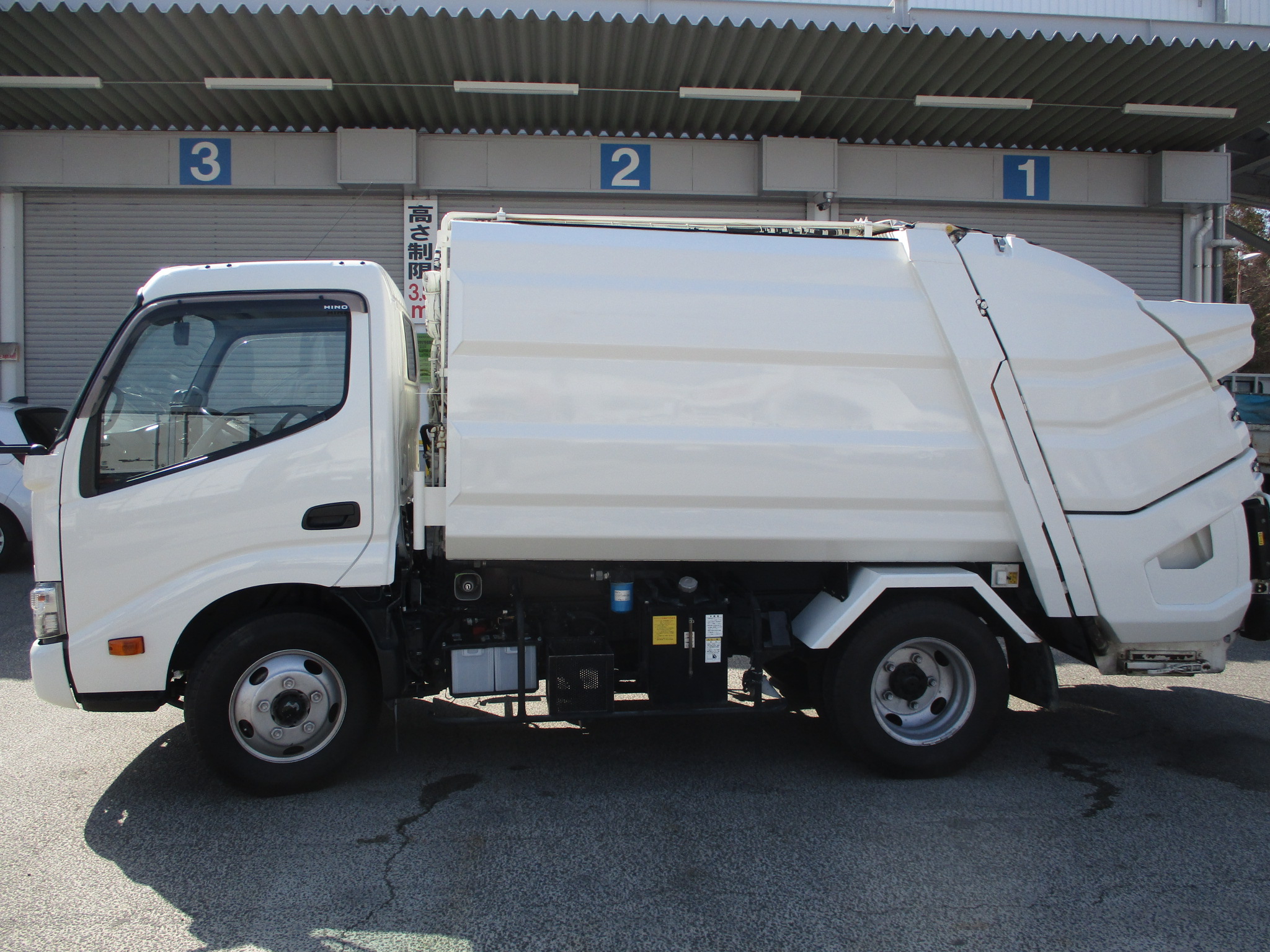 平成29年式　日野デュトロ　モリタテクノス製塵芥車　プレス式　4.7ｍ3