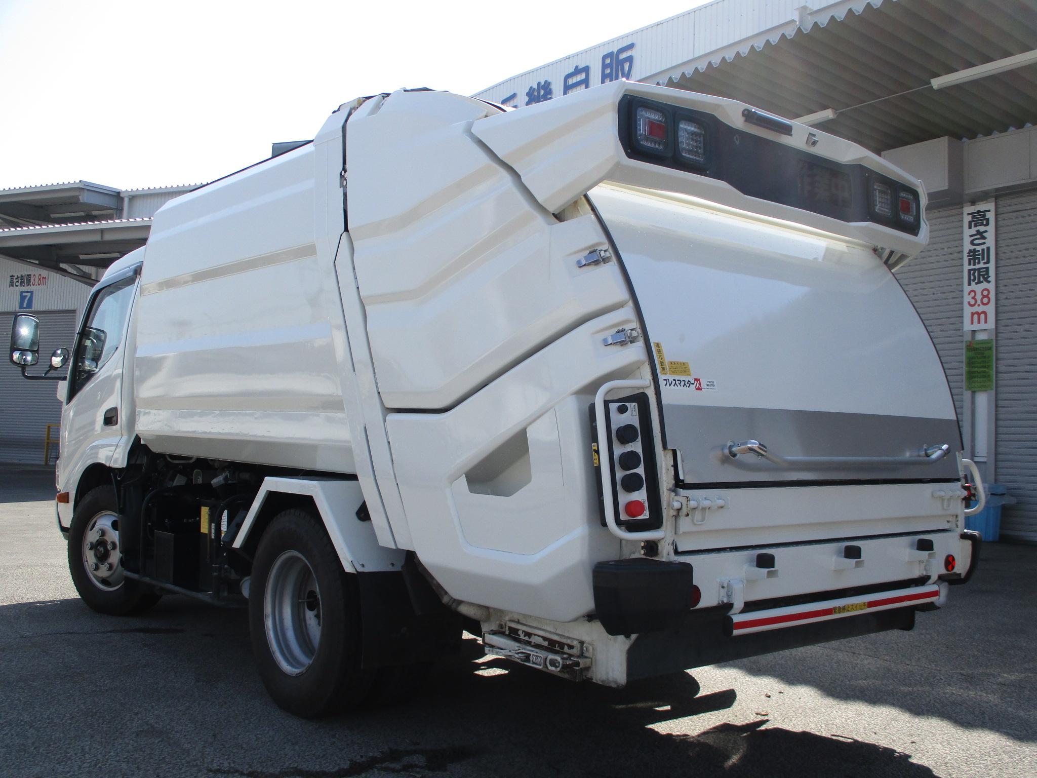 平成29年式　日野デュトロ　モリタテクノス製塵芥車　プレス式　4.7ｍ3