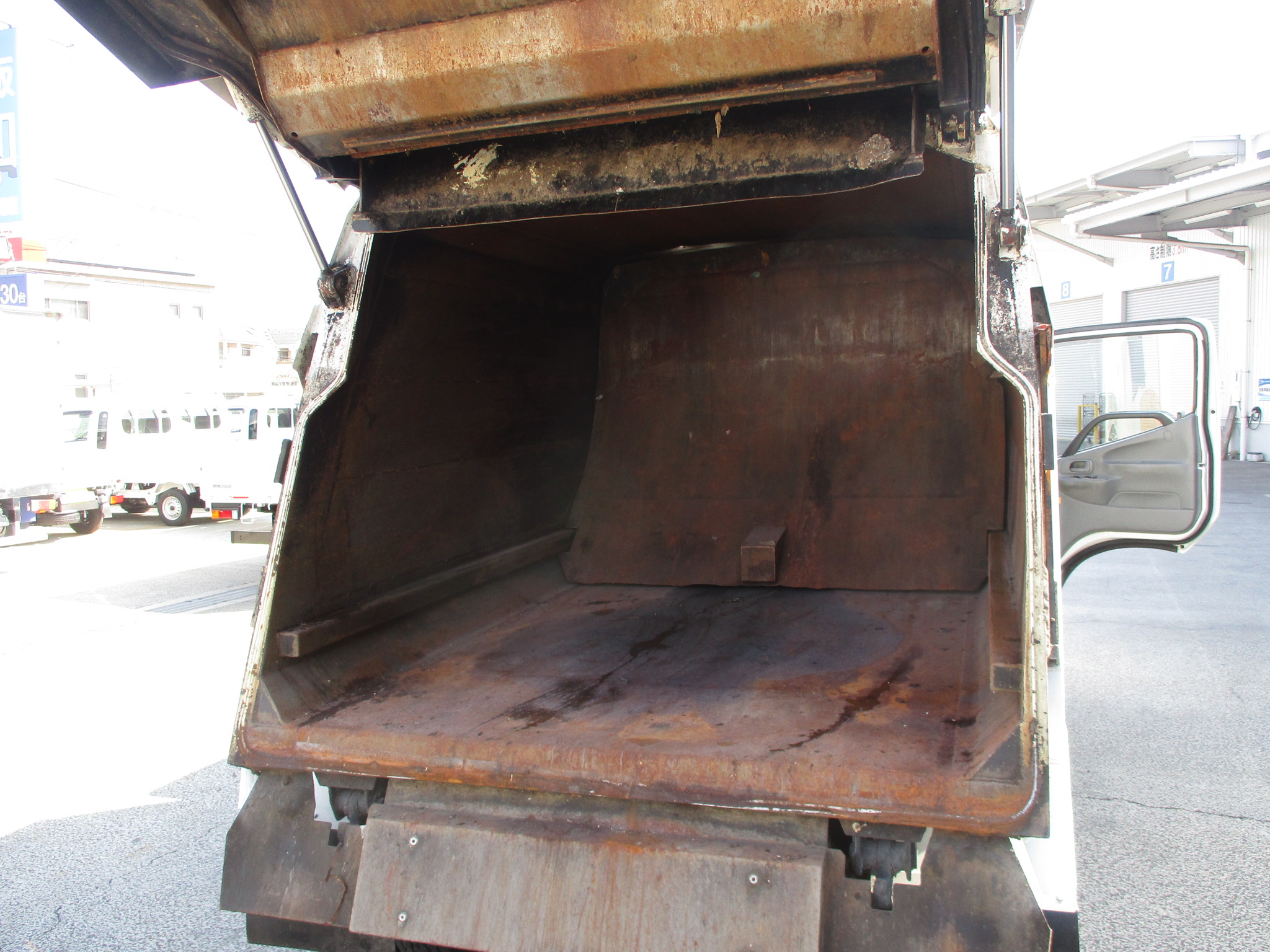 平成29年式　日野デュトロ　モリタテクノス製塵芥車　プレス式　4.7ｍ3