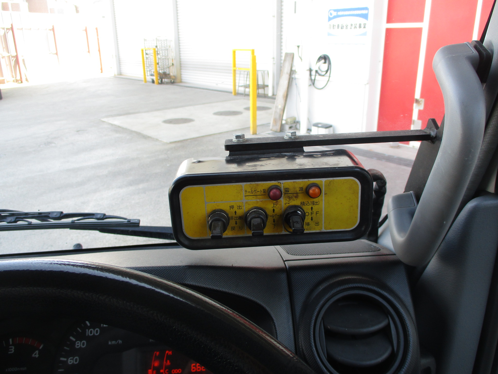 平成29年式　日野デュトロ　モリタテクノス製塵芥車　プレス式　4.7ｍ3