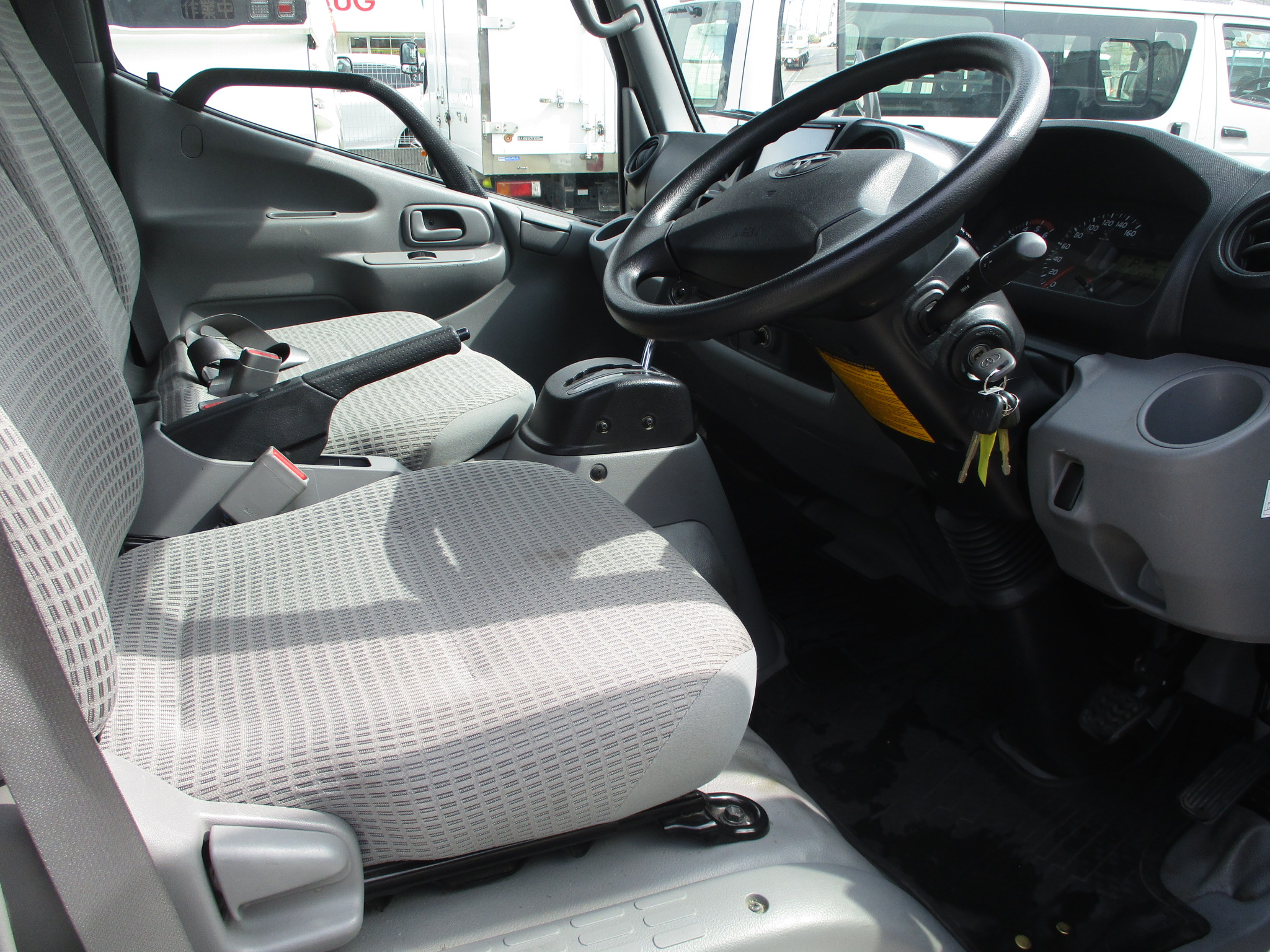 令和3年式　トヨタダイナ　1.45ｔショート平　普通免許対応　ディーゼル・オートマ