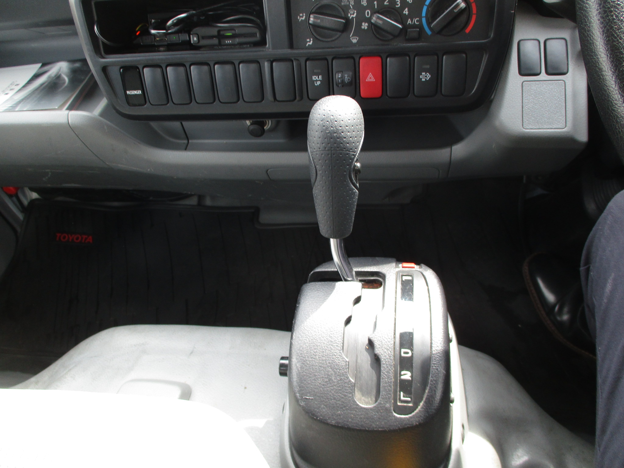 令和3年式　トヨタダイナ　1.45ｔショート平　普通免許対応　ディーゼル・オートマ