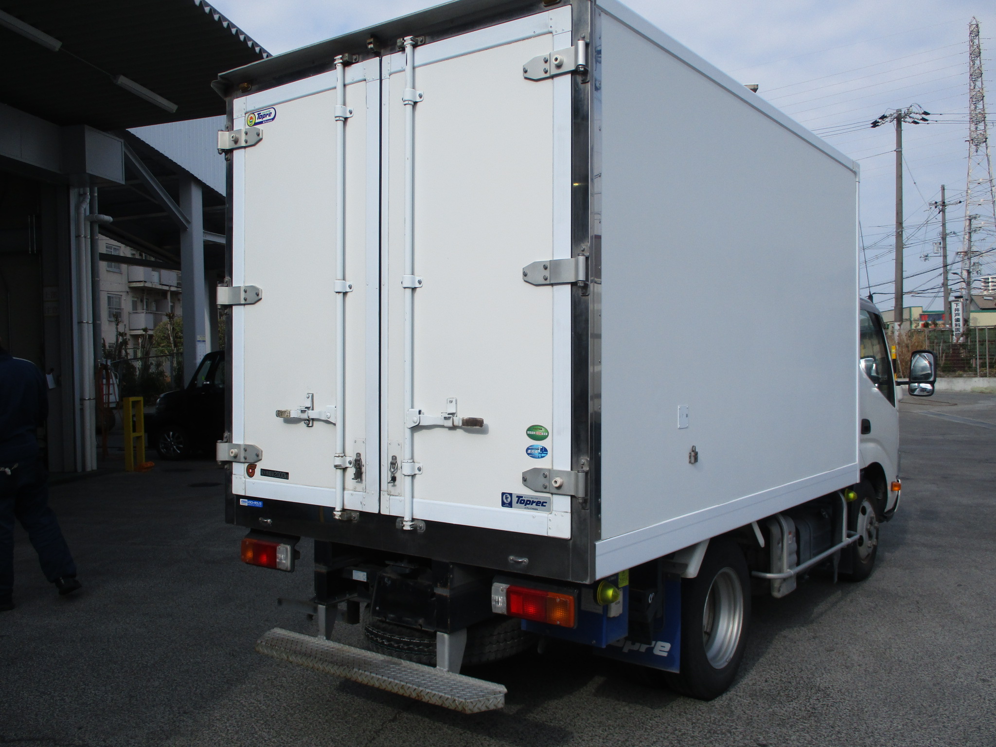 令和2年式　日野デュトロ　2トン冷凍車