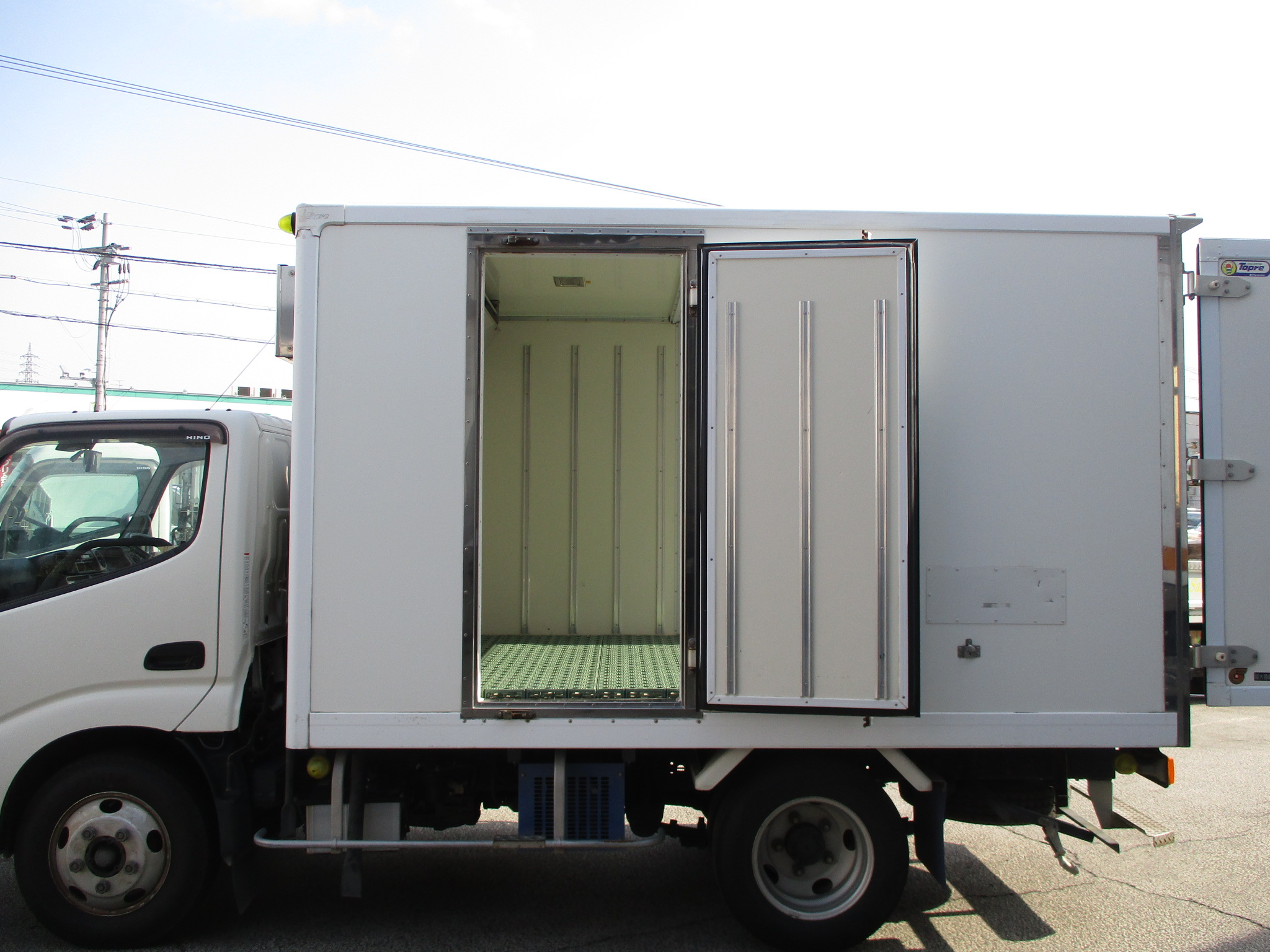 令和2年式　日野デュトロ　2トン冷凍車