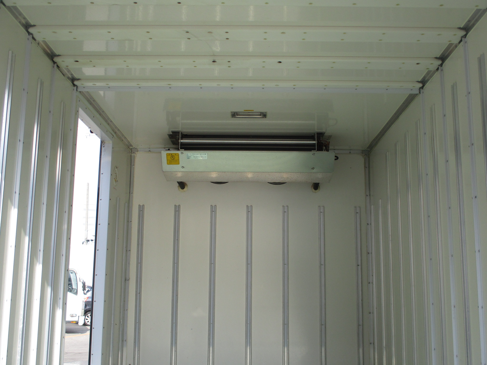 令和2年式　日野デュトロ　2トン冷凍車