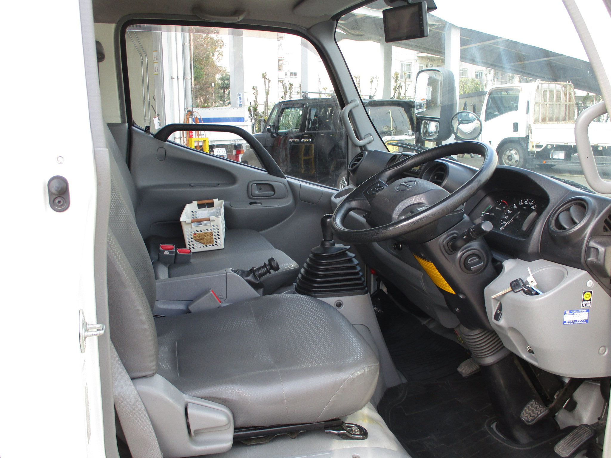 令和2年式　日野デュトロ　2トン冷凍車