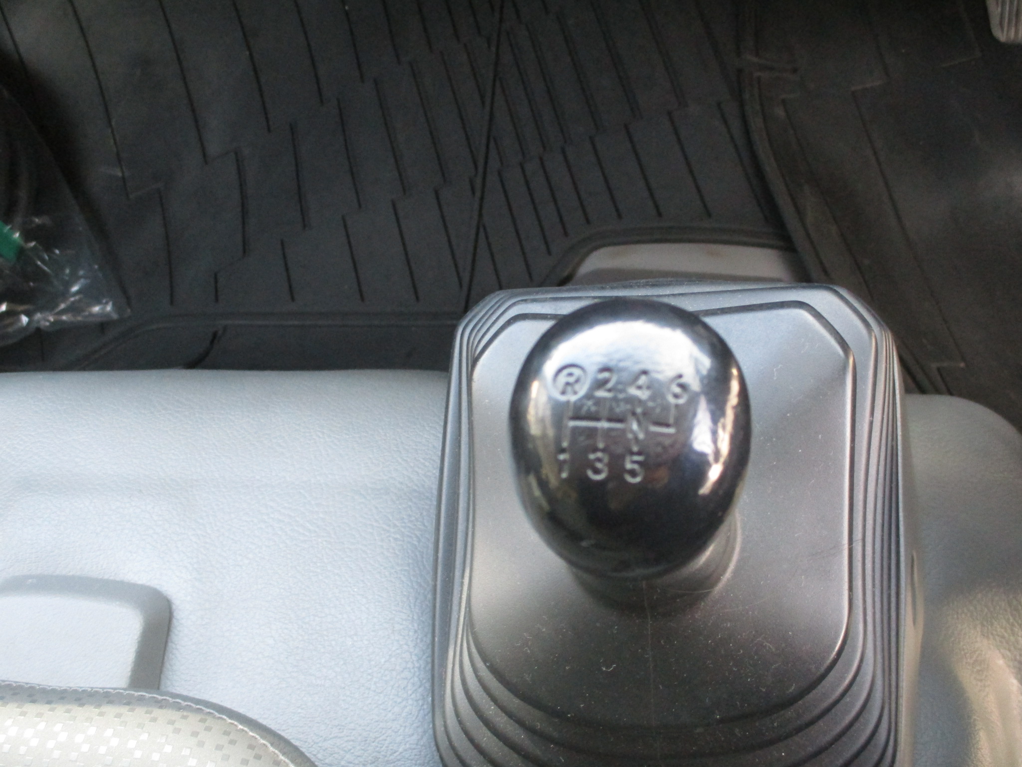 令和2年式　日野デュトロ　2トン冷凍車