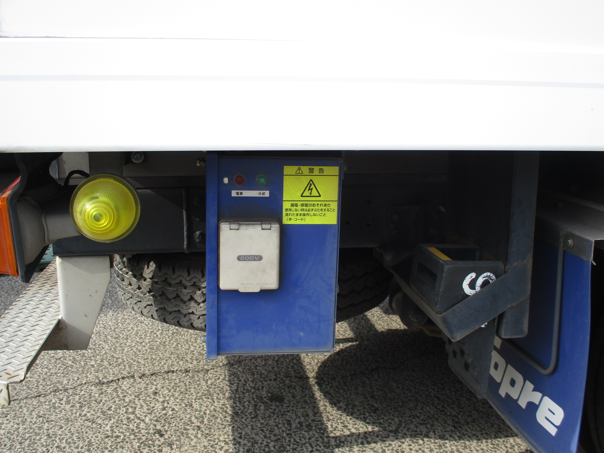 令和2年式　日野デュトロ　2トン冷凍車