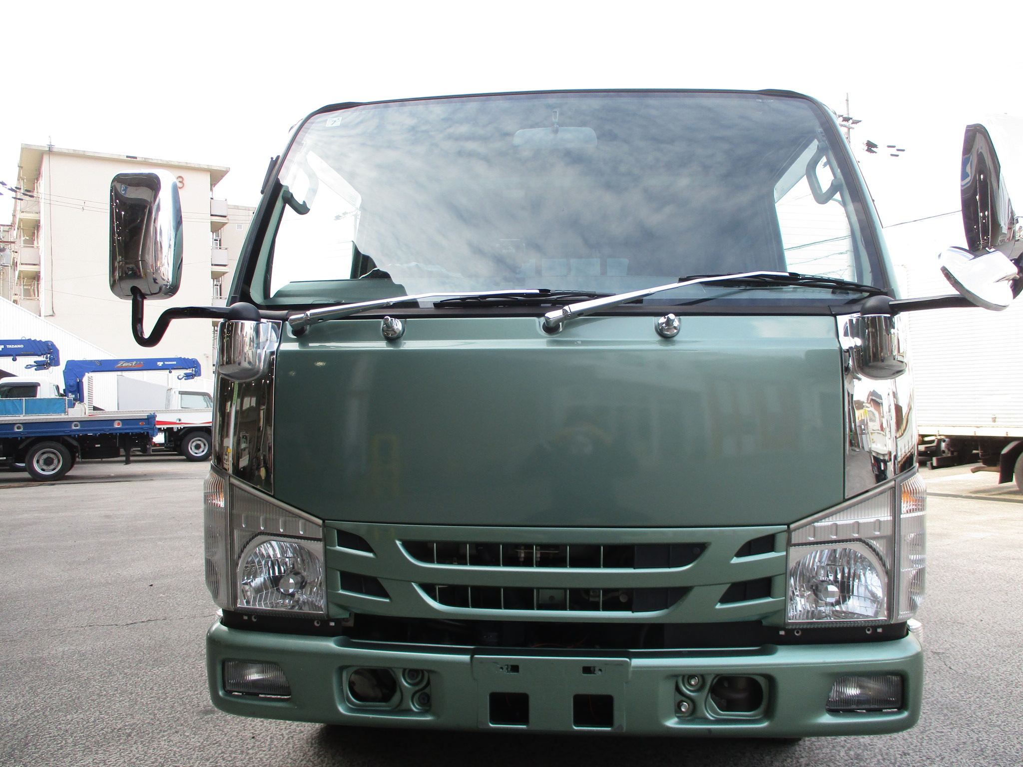 平成30年式　いすゞエルフ　2ｔＷキャブ