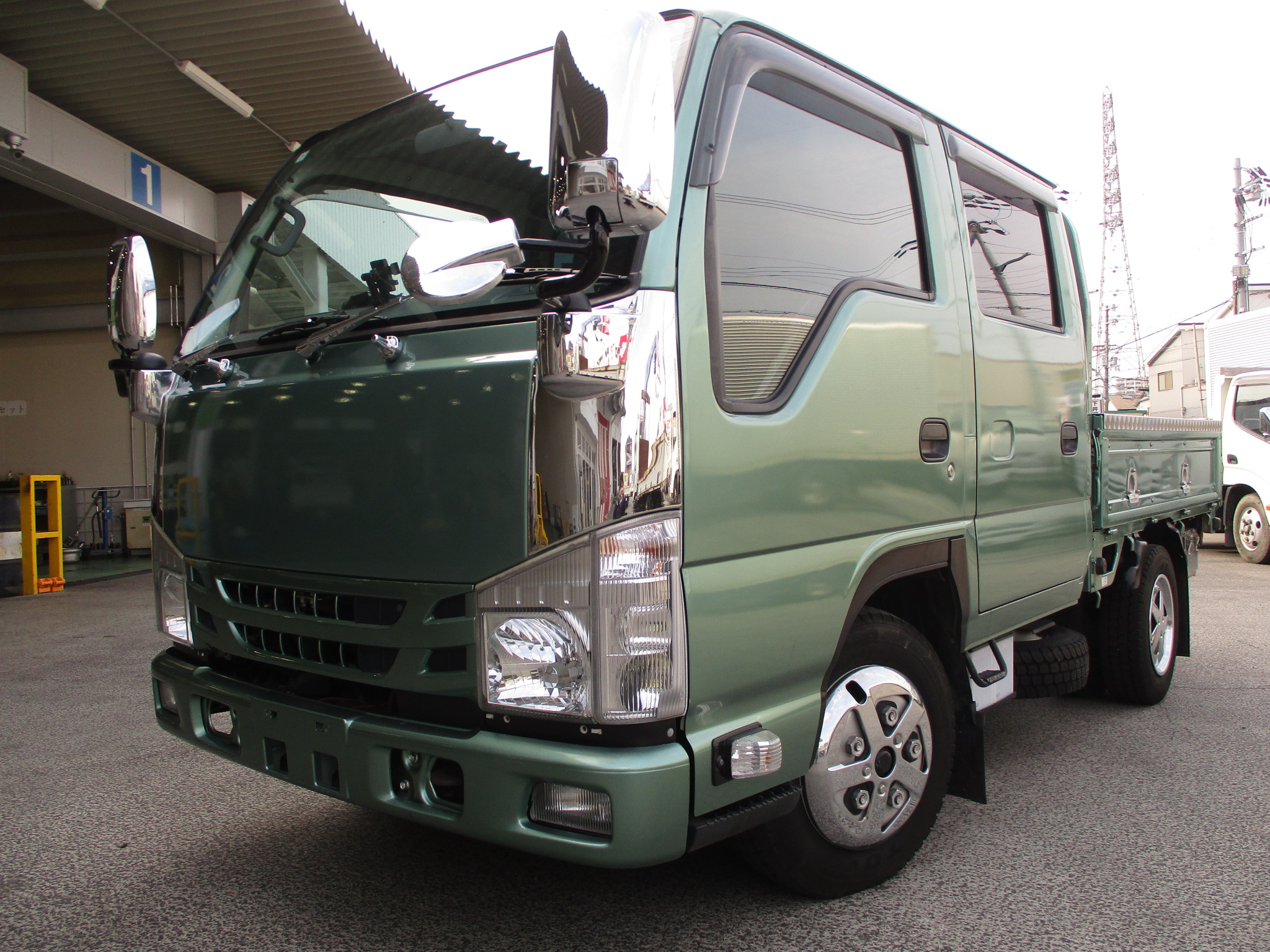 平成30年式　いすゞエルフ　2ｔＷキャブ