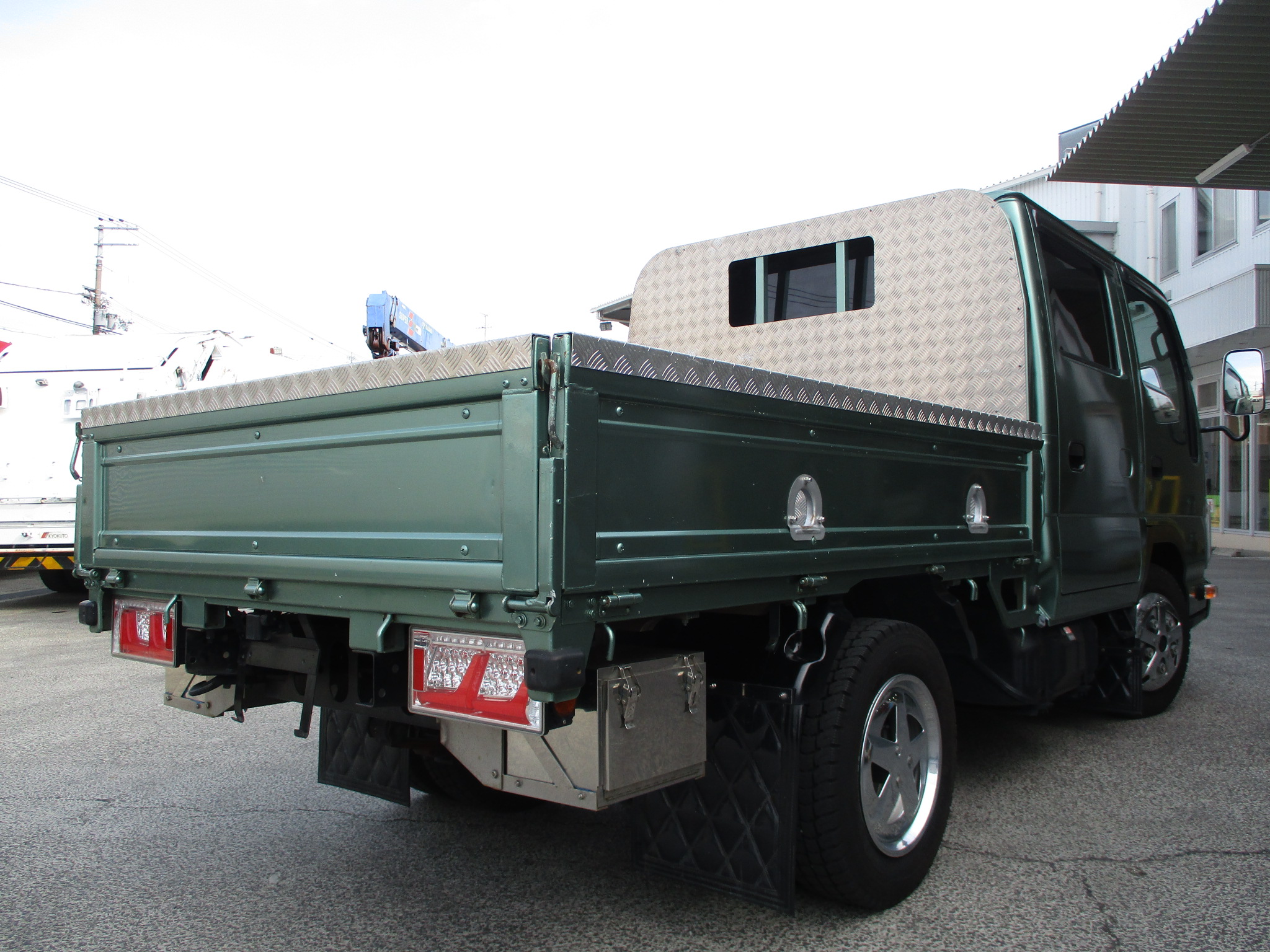 平成30年式　いすゞエルフ　2ｔＷキャブ