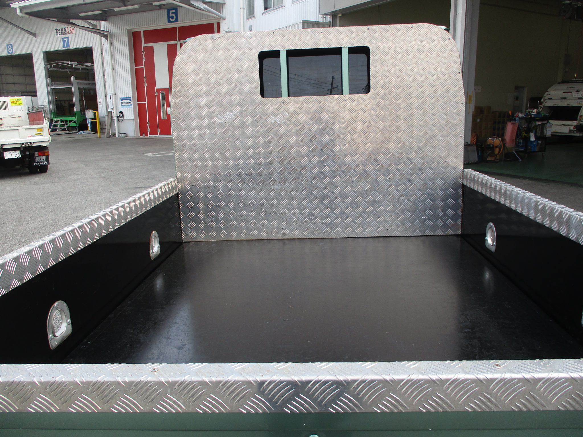 平成30年式　いすゞエルフ　2ｔＷキャブ