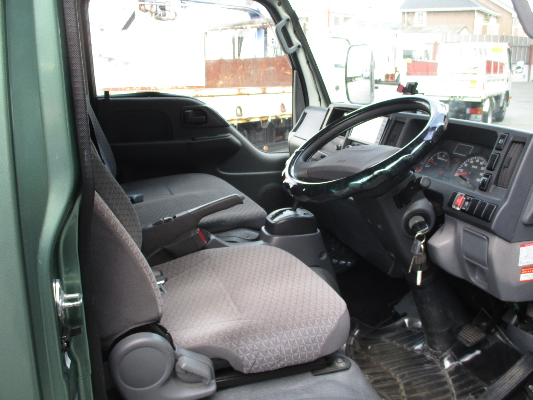 平成30年式　いすゞエルフ　2ｔＷキャブ