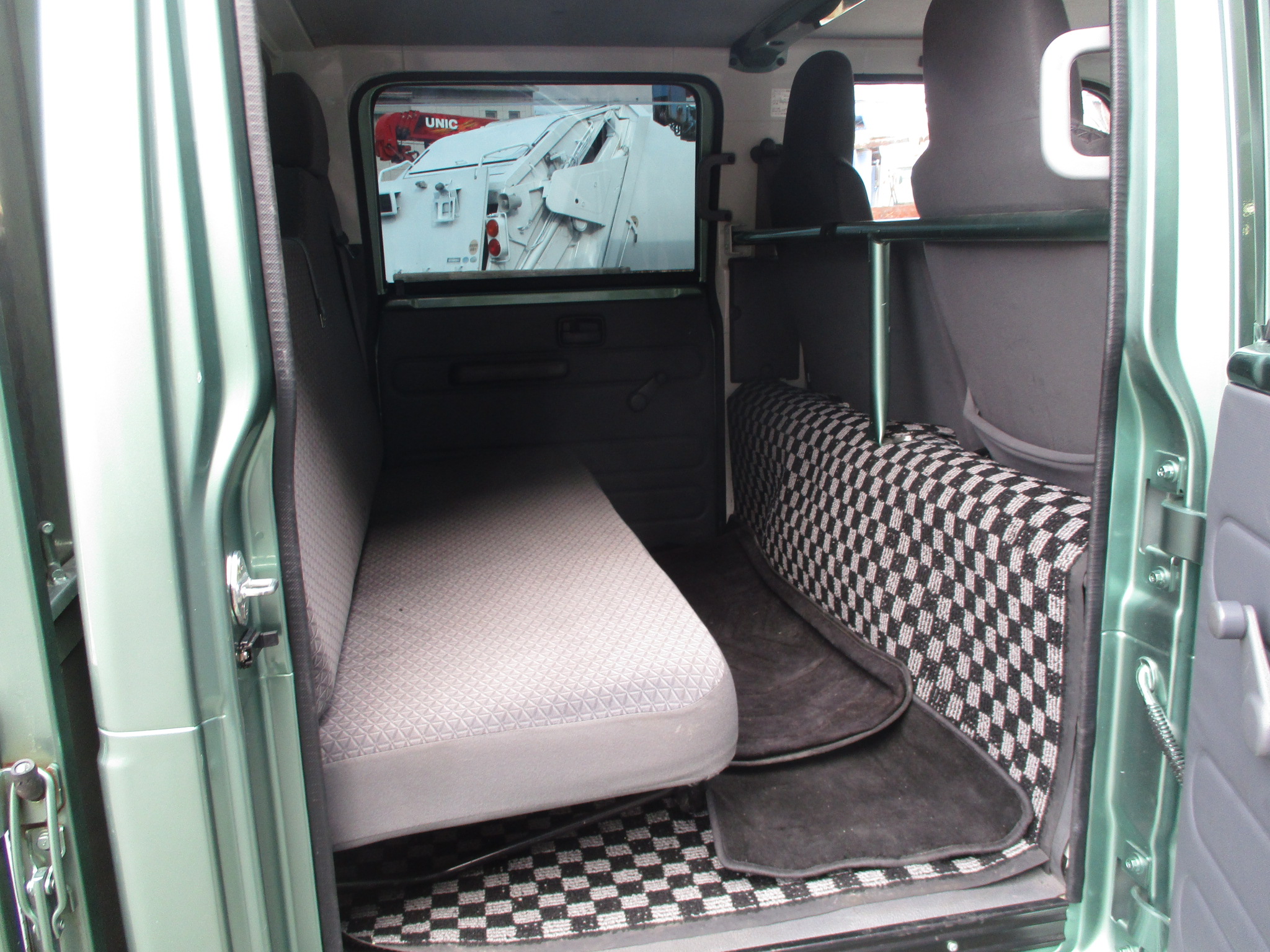 平成30年式　いすゞエルフ　2ｔＷキャブ