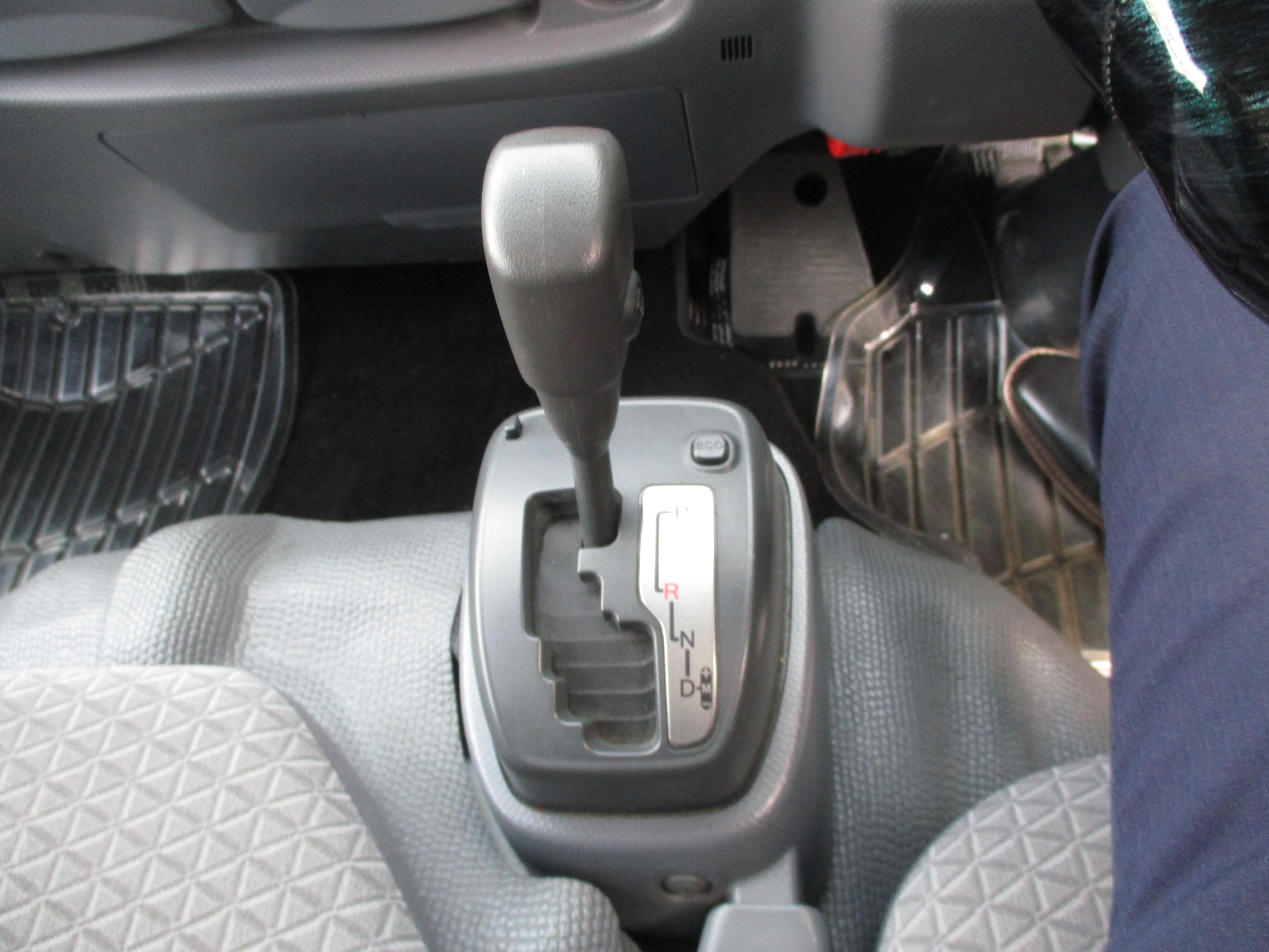 平成30年式　いすゞエルフ　2ｔＷキャブ