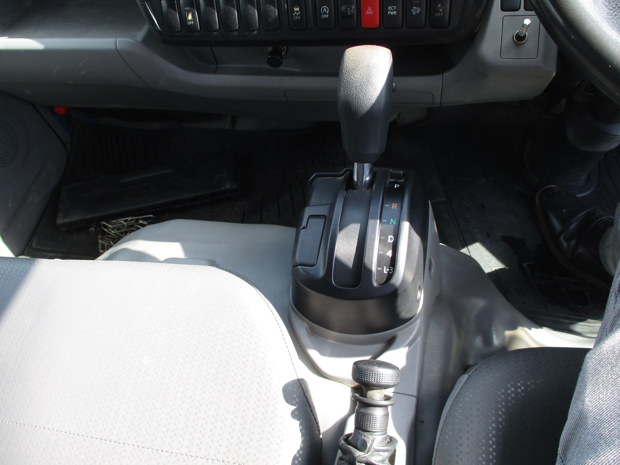 平成29年式　日野デュトロ　2ｔショート平