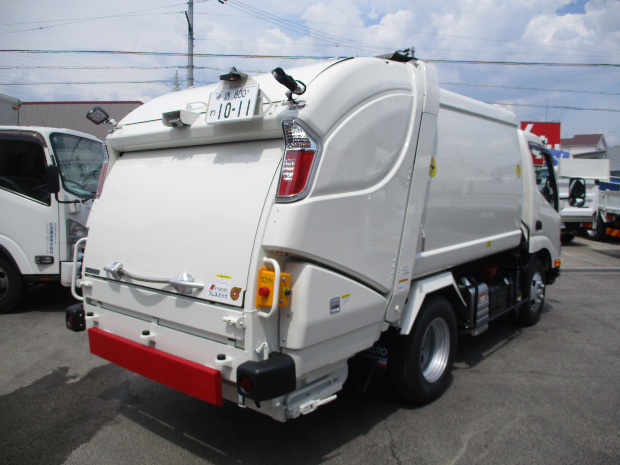 令和8年式 登録済み未使用車 日野デュトロ 極東製プレス式塵芥車 2トン 4.3立米