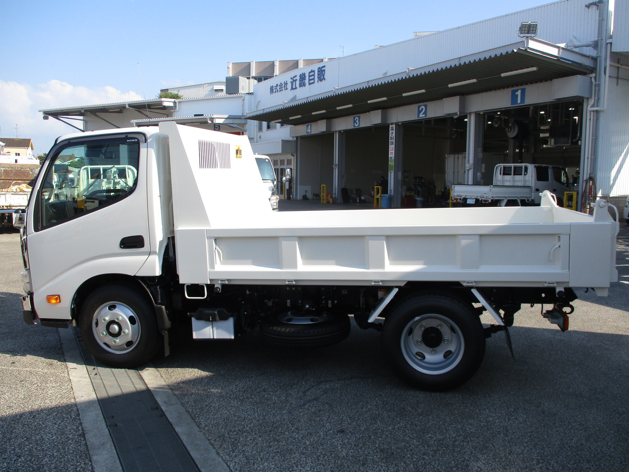 日野新型デュトロ3ｔダンプ　登録済み未使用車