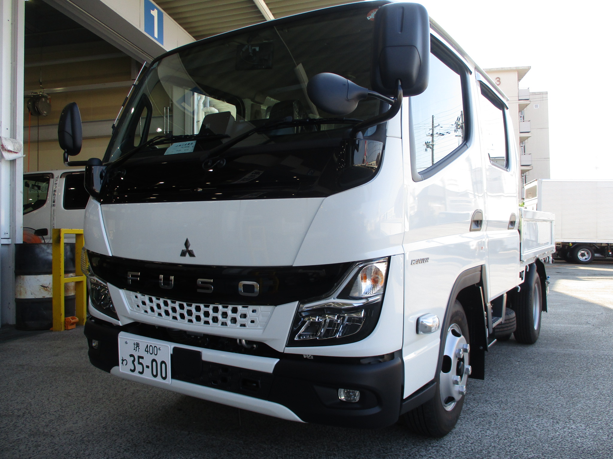 登録済み未使用車 三菱キャンター 2tWキャブ