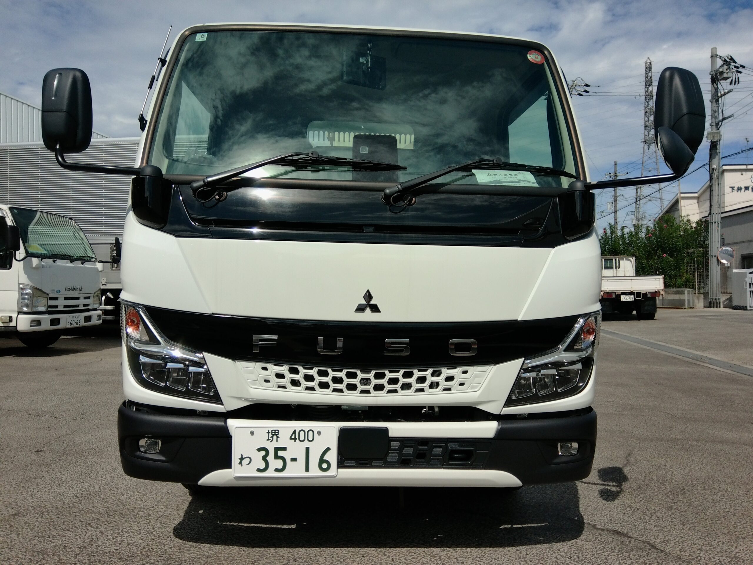 令和8年式　登録済み未使用車　キャンター3ｔダンプ