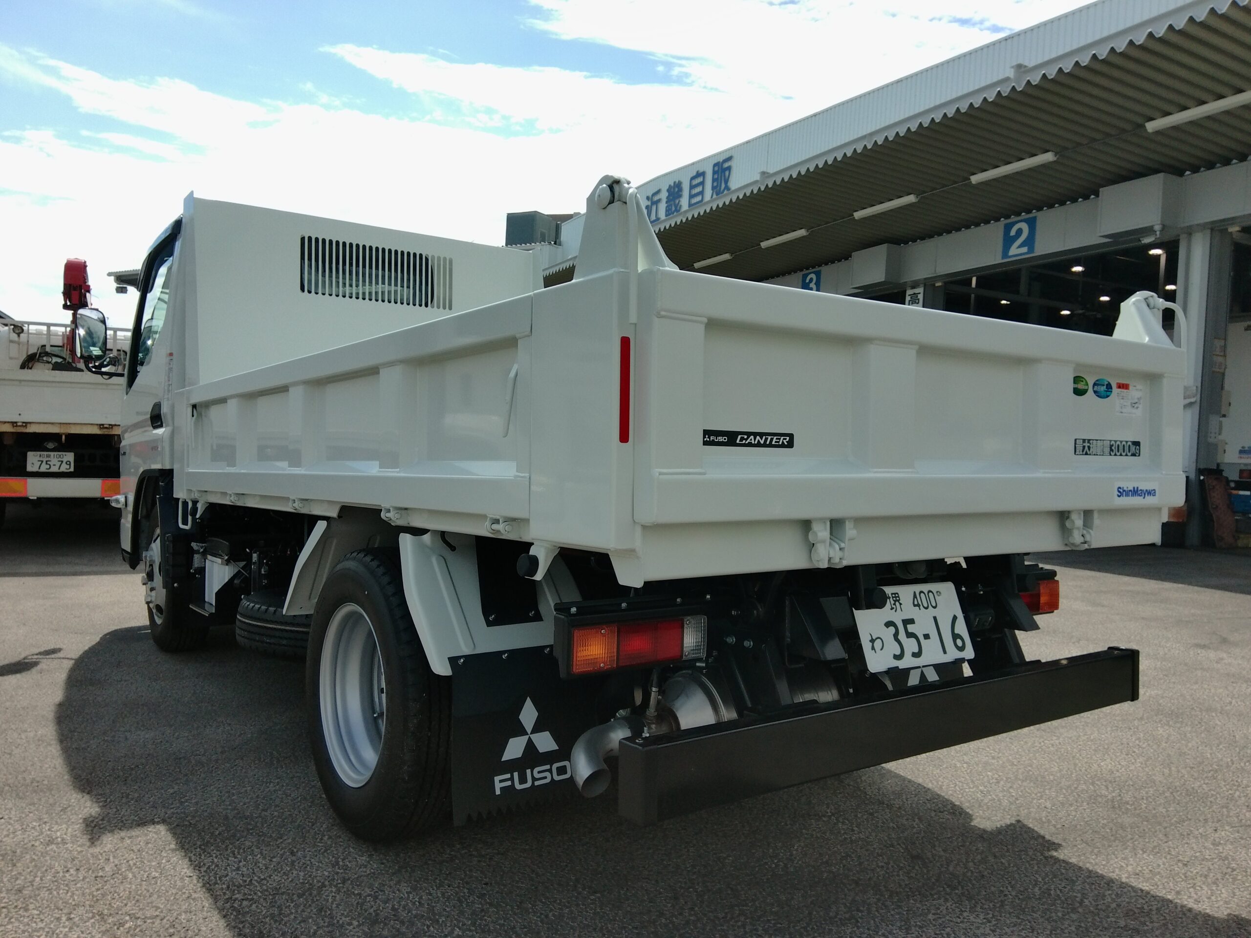 令和8年式　登録済み未使用車　キャンター3ｔダンプ