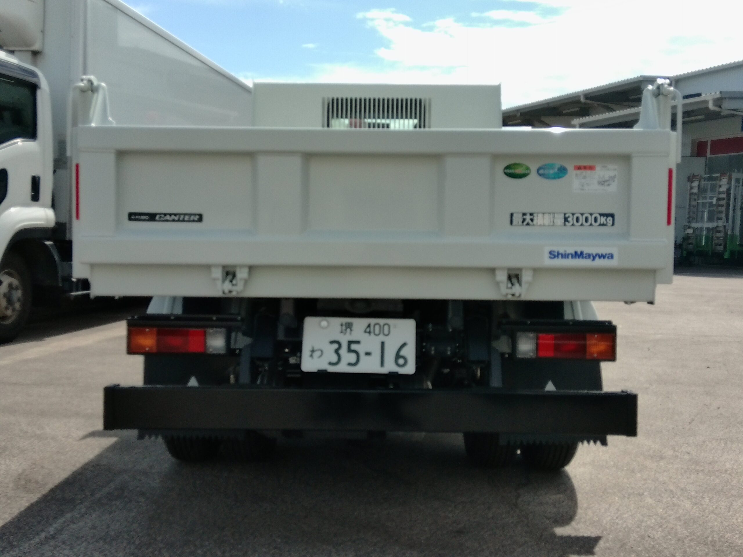 令和8年式　登録済み未使用車　キャンター3ｔダンプ
